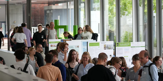 Besucher der Veranstaltung im Rudolf-Chaudoire-Pavillon.