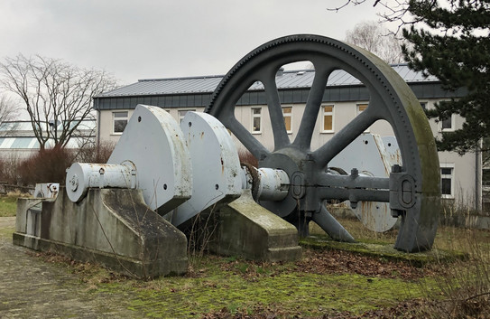 Industrie-Skulptur: Gaskolbenmaschine