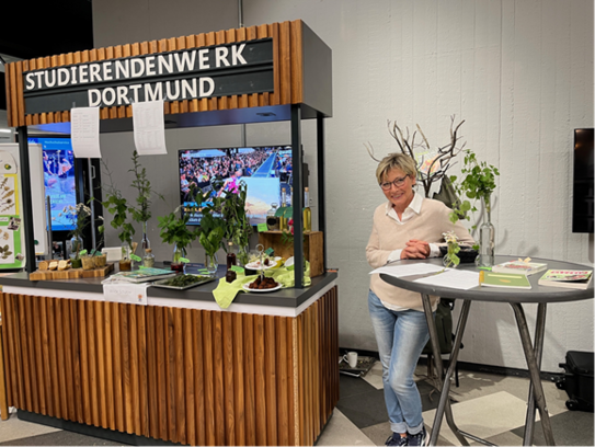 Mrs Hoffmann (lecturer at the adult education centre for wild herbs) presents her stand Wild Treasures where numerous delicacies and illustrative material are prepared.