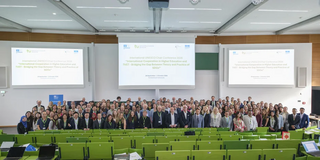 The photo shows the more than 200 participants in the lecture hall.