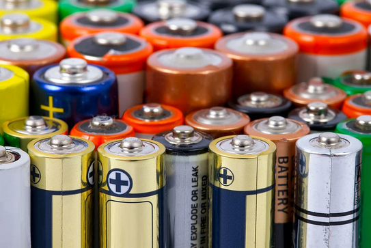 HealingBat_Batterien Lots of colorful batteries