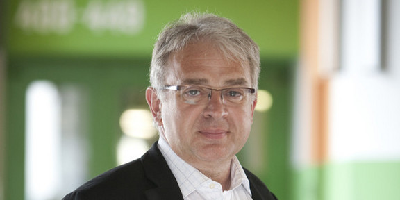Porträtfoto von Prof. Roland Winter