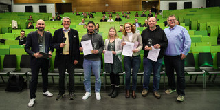 Transferpreis Gruppenfoto mit sieben Personen vor Publikum im Hörsaal