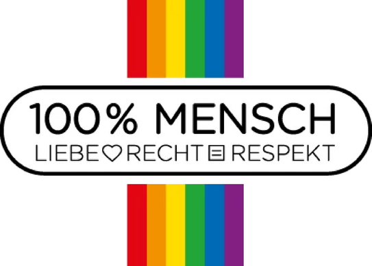 Das Logo des Projekts 100% MENSCH zeigt vertikal verlaufende Regenbogenfarben auf einem weißen Hintergrund. Horizontal steht „100% Mensch Liebe Recht Respekt“ geschrieben.