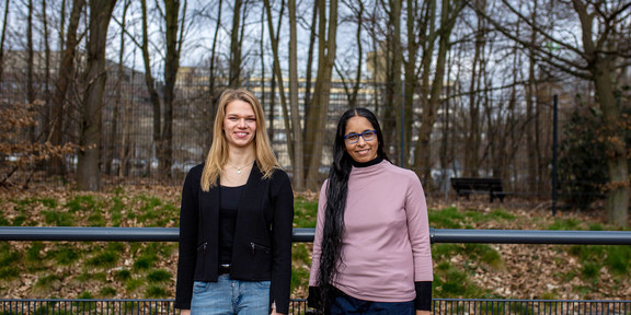 Foto von Jana Bergmann und Dr. Bhuvanachithra Chidambaram 