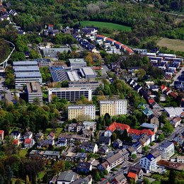 Der Campus Süd mit H-Bahn Netz wird von oben gezeigt. 