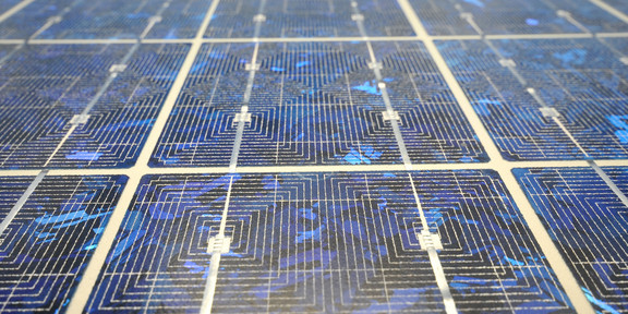Eine Nahaufnahme von einem Solarpanel.